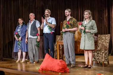 Dario Fo wraca na scenę Maski i znów robi włoski bałagan