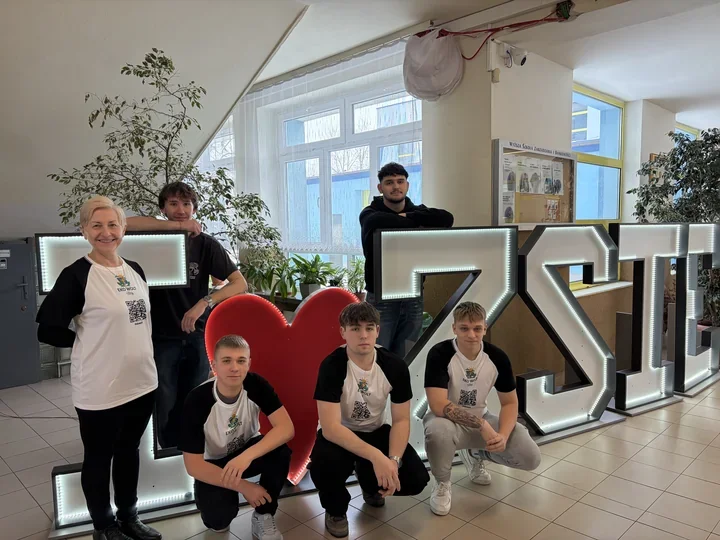 EkoWolt z ZSTE pokazuje przyszłość energii rozproszonej – młodzi stawiają na słońce