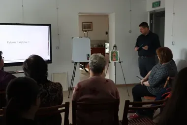 Luty w skawińskim muzeum - szydełko, zamek z klocków i malowanie